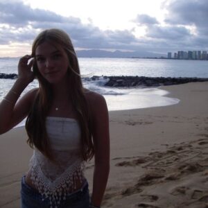 Mia Talerico Instagram - paradise on digital 📷🏝️☀️🌺 #hawaii #paradise #honolulu #livinthedream #smile