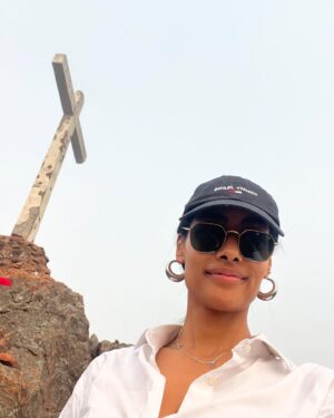 Micaela Reis Instagram - Podia escrever muito mas a letra desta música demonstra bem o meu sentimento 🤍

“Como entregar minha vida por ti
Como tu fizeste por mim
Como agradecer o sacrifício na cruz
Como expressar minha gratidão
Tu és o amante da minha vida
Tu és a beleza que me conquistou
Tu és minha força na minha fraqueza
E teu é o sangue que escorreu por mim
Como poderei esquecer-me de ti
Tu és Jesus
Tu és Jesus
E tua é a mão que acolheu meu coração
Tão grato estou, tão grato estou
Tão grato estou por teres me dado a salvação”

Song by Heber Marques

📍 Monte do Quéssua

#faceaface