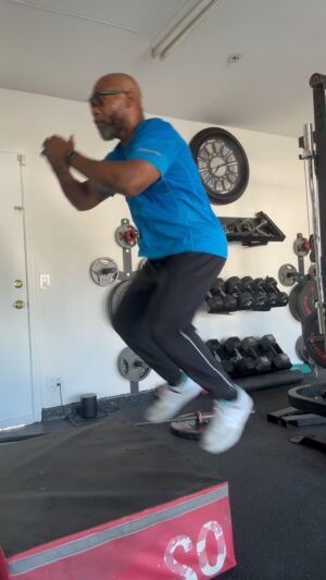 Michael Beach Instagram - A piece of today’s #hiitworkouts at #Beachsgym 💪🏾✊🏾👏🏾🔥 
…
It’s gonna be a good summer to lean myself out and I do it with old fashioned techniques. For me - #boxjumps are a simple yet very effective way to burn fat, strengthen my heart and put a smile on my face 😁 _ It gets those legs too 😳💪🏾
…
#60plusandfit #garagegymlife #enjoyinglife❤️