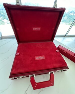 Michael Blakey Instagram - I’m honored to be one of the first to receive this magnificent and stunning watch case from @bosphorus.leather new collection.
Whatever watch you have, it deserves to be kept in a special case like this.
If you’re a watch enthusiast, you must go and check them out @bosphorus.leather 
~~~~~~~~~~
In it to win it !
~~~~~~~~~~

#producermichael #inittowinit #watch #watchcase #watchbox #exclusive #custommade #beautiful #elegant