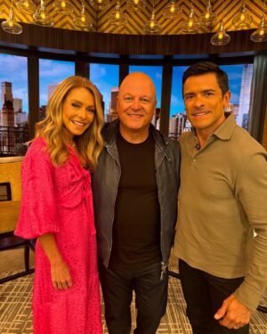 Michael Chiklis Instagram - Amazing trip to NYC and Boston this week! A little bit of business and a whole lot of pleasure! #grateful