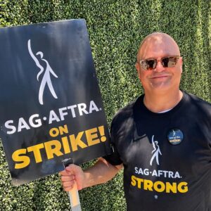 Michael Chiklis Instagram - Here’s hoping this strike will be over soon! SAG-AFTRA & the Alliance of Motion Picture and Television Producers (AMPTP) are back at the negotiating table today. Let’s get it done ✔️