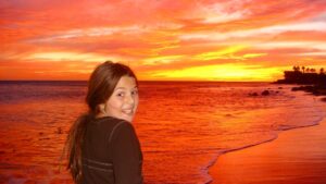Michael Chiklis Instagram - My Odessa is 25 today. Hard to believe. The most emotionally healthy person I've ever known. If she's feeling it, you are too. Infectious. Like this photo. Pure excitement over the beauty of a sunset. Just being with her makes you feel more alive and in touch with everything around you. She's electric. A life force. Happy birthday my baby. You keep us all young and full of life! Beauty, brains and the beating heart of our family.
❤️ Dad