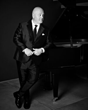 Michael Chiklis Instagram - You stay classy 2023! #happynewyear