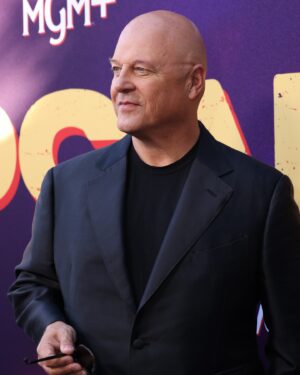 Michael Chiklis Instagram - Back in the saddle. #HotelCocaine premiere. @mgmplus @hotelcocainemgm
