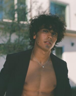 Michael Cimino Instagram - Some of my faves from the @wonderland shoot ❤️
•
•
•
Photographer: 
@shanemccauley 
Styling:
@alyciacohen 
H&MU:
@hairbycandicebirns

PS:
Insta was down yesterday soo I’m posting it again today HAHA love you cuties