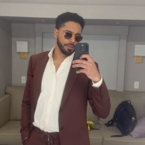 Michael Evans Behling Instagram - Dislocating the shoulder for 100th ep 😩😤 💯