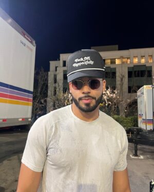Michael Evans Behling Instagram - Dislocating the shoulder for 100th ep 😩😤 💯