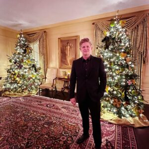 Michael Grant Terry Instagram - A little White House with my ❤️ @utah_gimmetwo #holidayparty @whitehouse