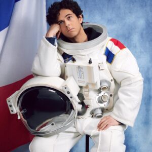 Michaël Grégorio Instagram - Oh la la ! Vous êtes déjà plus de 220 000 à avoir embarqué avec nous dans cette magnifique odyssée🚀 
Merci du fond du cœur pour ce voyage extraordinaire. J’ai déjà hâte de vous retrouver mes petits extra-terrestres 👽
Nouveau départ prévu le 28 octobre, soyez prêts 🧑🏻‍🚀
Photo : @laurag_photo @nicolaspatault et @pierreetflorent
