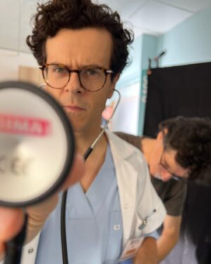 Michaël Grégorio Instagram - Clap de fin ce soir @tf1 pour l’ultime saison des Bracelets Rouges ❤️ Retrouvez-moi sur Doctolib 🔥
🩻🫂❤️🩺