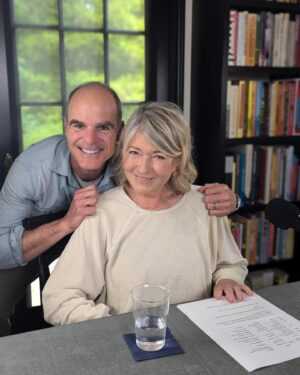 Michael Kelly Instagram - Ok so hanging with neighbor, fellow #DirtNerd , and Queen @marthastewart48 was EVERYTHING I had hoped it would be!!!
Kitchen table chatting on her podcast about everything from life to @lionesspplus 
@morganfreeman to @jillwagner 
Thank you @marthastewart you are a gem of a host!!!
#bedford