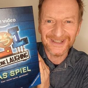 Michael Kessler Instagram - (Anzeige   Gewinnspiel!)
Jetzt kann JEDER „Last One Laughing“ spielen! Mit dem Spiel von Ravensburger könnt Ihr Freunde & Familie zum Lachen bringen. Aber: nur wer nicht lacht, gewinnt! Liked und kommentiert hier, wen Ihr zum Lachen bringen wollt und gewinnt 2 x 1 limitierte lustige „LOL“-Boxen, inkl. Spiel, Snacks und Gimmicks! Teilnehmen könnt Ihr bis zum 04.04.2024 um 23:59 Uhr. Die Gewinner werden im Losverfahren ermittelt und per DM benachrichtigt. Das Gewinnspiel steht in keiner Verbindung zu Meta und wird davon weder unterstützt noch gesponsert. Der Rechtsweg ist ausgeschlossen. Die Teilnahmebedingungen und Datenschutzinfos findet ihr unter dem Link in der Bio.
#ravensburgermoment #lastonelaughing #Ravensburger #partyspiel #gewinnspiel