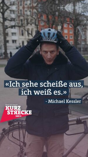 Michael Kessler Instagram - Und mit welchem #bike surft ihr so durch die #city 🤙

Ob @herrkessler noch komplett ausrastet und @pierre_m_krause nach Hause laufen darf, seht ihr in der ganzen #kurzstrecke 😂🚴

…natürlich in der @ardmediathek 🍿🎬

Link in den Story Highlights ☝️

#fahrrad #vomswr #swr #swrfernsehen #fahrradtour #fahrradhelm #fahrradanhänger #fahrradfahren #fahrradliebe #bikelove #bikelovers #lustig #urbanbike #funny #witzig #talk #talkshow #deeptalk #spaziergang #pierremkrause #michaelkessler