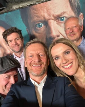 Michael Kessler Instagram - Oscar-Selfie war gestern. Kohlrabenschwarz-Premieren-Selfie ist heute! 🖤 Ab 8. Juni alle Folgen bei Paramount  streamen. #kohlrabenschwarz #paramountplusde #redcarpet