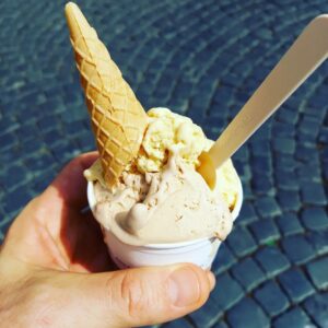 Michael Kessler Instagram - Lieber @bastianpastewka 
Ist das jetzt schon ein Pinocchio-Eisbecher?