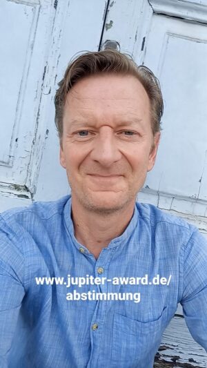 Michael Kessler Instagram - Bis 31.07. #kohlrabenschwarz abstimmen unter https://jupiter-award.de/abstimmung/
@kohlrabenschwarz_official @bettylamprecht @paramountplusde