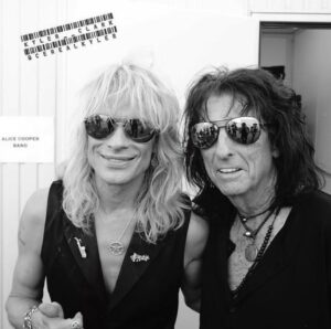 Michael Monroe Instagram - Happy Birthday, Alice❣️And plenty more❣️You”re the coolest! All my Love & Respect, ❤️Michael🌟
@alicecooper 🌟