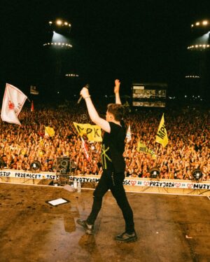 Michael Patrick Kelly Instagram - Dziękuję Pol’and’ Rock 2024 for having me at the 30th anniversary of this iconic festival! What a powerful crowd - still in awe from last Saturday’s fantastic vibe. Wow! 

MPK 

📸: @luis.jantsch 
@polandrockfestival #PolAndRock2024 #Polska #MichaelPatrickKelly #PeaceBell