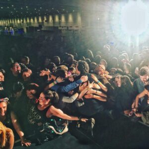 Michael Traynor Instagram - The #GroupHug continues, #WSCLondon!! #AfterParty!
✨💀✨
Thank you to all the Fans/Friends/Volunteers for being wildly epic and welcoming! Until the next celebration!
@walkrstalkrcon @thewalkingdead @skyboundent @rossmarquand @iamnickfloyd @amctalkingdead @amcthewalkingdead