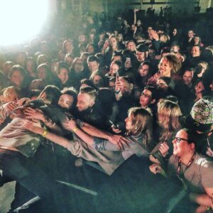 Michael Traynor Instagram - The #GroupHug continues, #WSCLondon!! #AfterParty!
✨💀✨
Thank you to all the Fans/Friends/Volunteers for being wildly epic and welcoming! Until the next celebration!
@walkrstalkrcon @thewalkingdead @skyboundent @rossmarquand @iamnickfloyd @amctalkingdead @amcthewalkingdead