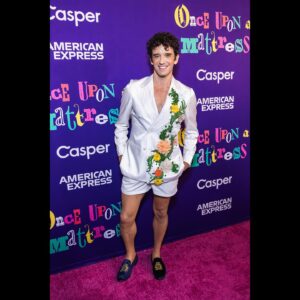 Michael Urie Instagram - Opening night of @mattressmusical styled by @mikeystyles groomed by @chelseagehr jacket by @don_morphy shorts by @asos