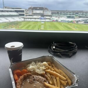 Michael Vaughan Instagram - Nice be on the first game of the 100 for @bbccricket at the Oval yesterday .. it’s a tournament that divides opinion but It was good fun .. 2 average games but a full house & great atmosphere .. Oval invincables to win the men & women’s  comp could be on the cards .. @isaguha @kbrunt26 @phil.tufnell @tymalmills .. 👍 @marksandspencer