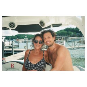 Michael Vlamis Instagram - MAMA’S BOY!!! Happy birthday to my beautiful, incredible mom who somehow gets younger every year ❤️