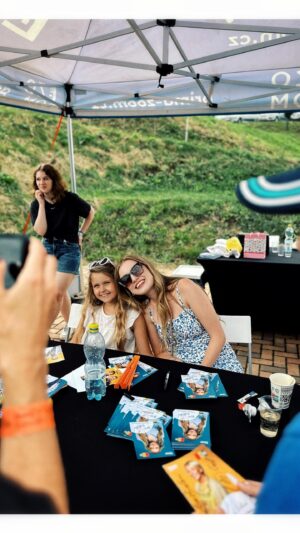Michaela Pecháčková Instagram - Tanči dokud můžeš❤️👯‍♀️
#dance #dancevideo #zoo #niceday #goodtimes