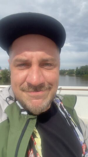 Michal Holán Instagram - Recept na dlouhověkost , je to jednoduchý a krásný , tak hurá do toho 🤩❤️☀️☀️☀️