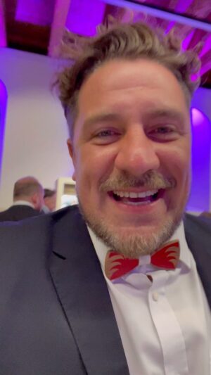 Michal Holán Instagram - Kamarádi tohle video je pro mě nejvíc ❤️❤️❤️ Vasek Vydra je král a udělal mi obrovskou radost 🤩🤣❤️ po krásném Moderovani galavečeru v Chlumci nad Cidlinou , ne pod Cidlinou 🤣🤣 u mého přítele hraběte Francesca Kinskyho dal Borgo , jsem tady potkal mistra 🤩❤️🔥 krásný večer všem 🤩❤️🙏