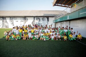 Michel Bastos Instagram - No nosso último dia de aula antes do recesso, nosso dia foi especial por aqui: recebemos o atleta e comentarista @michelbastos! Foi uma troca de carinho e admiração com nossos alunos, que se inspiram em figuras como o Michel, que mostram que dedicação e o amor pelo que se faz são fundamentais para alcançar nossos sonhos. Agradecemos profundamente ao Michel Bastos por dedicar seu tempo e carinho a todos nós! A jornada do Instituto Neymar Jr. é feita de momentos como esse, onde a união e a inspiração se encontram para transformar vidas. 💚💛

On our last day of school before recess, our day was special here: we welcomed the athlete and commentator @michelbastos! It was an exchange of affection and admiration with our students, who are inspired by figures like Michel, who show that dedication and love for what we do are fundamental to achieving our dreams. We deeply thank Michel Bastos for dedicating his time and care to all of us! The Instituto Neymar Jr.’s  journey is made up of moments like this, where unity and inspiration meet to transform lives. 💚💛

#institutoneymarjr #neymarjr #projetosocial
