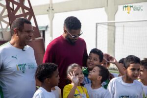 Michel Bastos Instagram - No nosso último dia de aula antes do recesso, nosso dia foi especial por aqui: recebemos o atleta e comentarista @michelbastos! Foi uma troca de carinho e admiração com nossos alunos, que se inspiram em figuras como o Michel, que mostram que dedicação e o amor pelo que se faz são fundamentais para alcançar nossos sonhos. Agradecemos profundamente ao Michel Bastos por dedicar seu tempo e carinho a todos nós! A jornada do Instituto Neymar Jr. é feita de momentos como esse, onde a união e a inspiração se encontram para transformar vidas. 💚💛

On our last day of school before recess, our day was special here: we welcomed the athlete and commentator @michelbastos! It was an exchange of affection and admiration with our students, who are inspired by figures like Michel, who show that dedication and love for what we do are fundamental to achieving our dreams. We deeply thank Michel Bastos for dedicating his time and care to all of us! The Instituto Neymar Jr.’s  journey is made up of moments like this, where unity and inspiration meet to transform lives. 💚💛

#institutoneymarjr #neymarjr #projetosocial