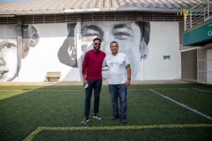 Michel Bastos Instagram - No nosso último dia de aula antes do recesso, nosso dia foi especial por aqui: recebemos o atleta e comentarista @michelbastos! Foi uma troca de carinho e admiração com nossos alunos, que se inspiram em figuras como o Michel, que mostram que dedicação e o amor pelo que se faz são fundamentais para alcançar nossos sonhos. Agradecemos profundamente ao Michel Bastos por dedicar seu tempo e carinho a todos nós! A jornada do Instituto Neymar Jr. é feita de momentos como esse, onde a união e a inspiração se encontram para transformar vidas. 💚💛

On our last day of school before recess, our day was special here: we welcomed the athlete and commentator @michelbastos! It was an exchange of affection and admiration with our students, who are inspired by figures like Michel, who show that dedication and love for what we do are fundamental to achieving our dreams. We deeply thank Michel Bastos for dedicating his time and care to all of us! The Instituto Neymar Jr.’s  journey is made up of moments like this, where unity and inspiration meet to transform lives. 💚💛

#institutoneymarjr #neymarjr #projetosocial