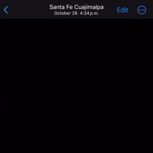 Michel Duval Instagram - Octubre 23: Salí de su su casa con el corazón apachurrado. Las lágrimas inundaban mi cara mientras veía el cielo a través de la ventana del coche. El camino mas largo hasta mi casa, diecinueve minutos que parecían tres horas. 
Llegué a un departamento lleno de recuerdos, cada esquina, cada rincón , invadía mi cabeza de memorias, sonidos y sentimientos, mi habitacion parecía más una cueva. 
La sobredosis de emociones me llevó hacia el piano, lo miraba y lo miraba, sin saber que hacer, donde empezar. Cerre los ojos y nos vi, una metralleta de visiones disparaba en mi cabeza. Entonces salio el primer acorde, de ahi empece a vomitar melodías. 
Fa, Sol, Mi menor… Como una progresión de acordes tan simple revolvía mis tripas? No lo pense dos veces y empeze a escribir. “Pedacito De Cielo” una frase que justo me salio del corazón en la despedida que no me esperaba y que sabia que era mi guia para crear esta canción. 
37 minutos después, la libreta estaba llena de frases, había tantas que no sabía como ordenar esta historia, y ahí estaban las lagrimas, acechándome. 
Cerre la libreta durante dos semanas, a pesar que sentía su llamado veinticuatro siete, el corazon me decía : “abre esa libreta y termina lo que empezaste.”
El cerebro me decía : “Para qué? Si solo va a doler mas.” 
Los que me conocen saben que siempre he escuchado al corazón antes que a mi querido cerebro, asi que dos semanas y tres psicologos después, abrí esa libreta, leí cada frase, intimidado por el recuerdo. Empece a tararear la melodía y como un rompecabezas, las palabras, como piezas, empezaron a caer en su lugar formando esta canción. 
GRACIAS VIDA POR LA MUSICA!!! A corazón abierto dedico esta canción a nuestro amor y a cada una de las personas que haya tenido la fortuna de conocer a un pedacito de cielo. Aca andamos ☁️❤️‍🩹 #PedacitoDeCielo Out Now!