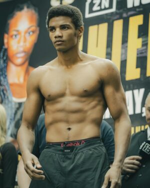 Michel Rivera Instagram - I make the weight perfect 139.2 tomorrow is the war 🇩🇴🇩🇴🇺🇸🏟️ let’s go focus on @daznboxing @salita_promotions God timing is so perfect 🍿🎥🦋🐝

Di el  peso perfecto 139,2 mañana es la guerra 🇩🇴🇩🇴🇺🇸🏟️ vamos a centrarnos en @daznboxing @salita_promotions El tiempo de Dios es tan perfecto 🍿🎥🦋🐝