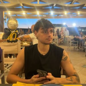 Michelangelo Vizzini Instagram - bacioni da Ostia beach