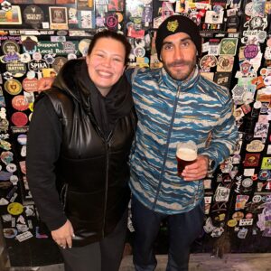 Michelle Carvalho Instagram - Esta es mi cara cuando salimos con @pedroastorga a comer a una parrillada y estando sentados me dijo: soy vegano…
Así quedé: 🤡 

Pero bueno, una también tiene derecho a cagarla 🥲pero este otro también que no dice nada! 😂 y una ahí  casi pidiéndole entrañas pa picar 🤣