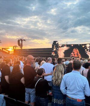 Michelle Collins Instagram - @adele in Munich was like the Opening Ceremonies of singing if that makes sense?? I won’t lie as someone famously anti-crowd, parts leading up to the show were a lillll stressy on me, like waiting on the delousing line for water and then on another line to buy dinner I’m told was plated by a local artisan. (slide 5) (this is what they handed me.) But once the show started my GOD she really has it all. Looks, talent, humor, humility, theatrics, she pulled it off and then some. The three biggest surprises for me were a surprise quintet of high-grade massive gas-fueled confetti cannons that went off literally behind my seat and essentially cryogenically froze us; watching the 100m ladies final; and accidentally recreating one of my top memes. Goes without saying… FANKS ADELE 🥰 full recap Monday including rehashing the story of when we met at vh1 and then mutually snubbed each other outside of the soho Apple Store (I love her for this)
