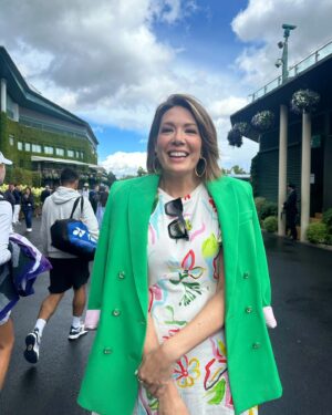 Michelle Collins Instagram - Cosplaying as a WASP is impossible for me but I gave it my best!! 🎾 Dream day @wimbledon from start to finish, including falling to my knees over an ottoman in a dark movie theater at 1AM only to be recognized by someone at that very moment. A full recap to come on the show tomorrow but big thanks to @simonenathan for my make-a-mich wish watching the only sport I acknowledge other than the Olympics 🍓 Need to figure out how to crash it again asap I’m addicted #MayorWimbie