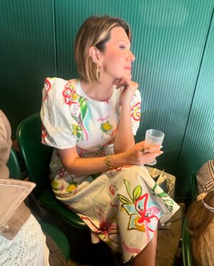 Michelle Collins Instagram - Cosplaying as a WASP is impossible for me but I gave it my best!! 🎾 Dream day @wimbledon from start to finish, including falling to my knees over an ottoman in a dark movie theater at 1AM only to be recognized by someone at that very moment. A full recap to come on the show tomorrow but big thanks to @simonenathan for my make-a-mich wish watching the only sport I acknowledge other than the Olympics 🍓 Need to figure out how to crash it again asap I’m addicted #MayorWimbie