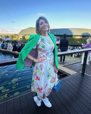 Michelle Collins Instagram - Cosplaying as a WASP is impossible for me but I gave it my best!! 🎾 Dream day @wimbledon from start to finish, including falling to my knees over an ottoman in a dark movie theater at 1AM only to be recognized by someone at that very moment. A full recap to come on the show tomorrow but big thanks to @simonenathan for my make-a-mich wish watching the only sport I acknowledge other than the Olympics 🍓 Need to figure out how to crash it again asap I’m addicted #MayorWimbie
