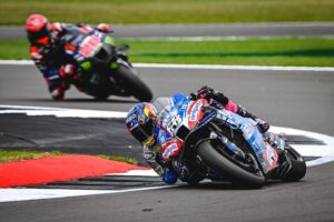 Miguel Oliveira Instagram - Na primeira volta da corrida de hoje o meu companheiro de equipa caiu atrás de mim e a sua moto bateu na minha fazendo-me cair de forma violenta. Para já parece que não tenho nenhuma lesão mas terei de avaliar nos próximos dias. Foco na próxima 💪🏼
.
.
.
On the first lap of today’s race my teammate fell behind me and his bike hit mine making me fall violently. For now it seems that I don’t have any injuries but I will have to evaluate in the next few days. Focus on the next one 💪🏼
#turma88