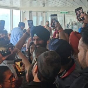Mika Singh Instagram - Despite the huge crowd, Mika Singh ji made sure to take pictures with his excited fans. His dedication and love for his fans are truly inspiring. 🌟📸❤️
 #MikaSingh #FanLove #TrueStar