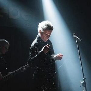 Mike Amigorena Instagram - El jueves presentamos “El Increíble Cool” mi nuevo disco. Fue una noche hermosa, a sala llena, amigos y sorpresas.

Siempre agradecido a la banda que me acompaña @fontanamartu @lluviaquieta y @dantesaulino y al equipo que hay detrás de cada producción.

En breve anunciamos la gira por Argentina, queremos llevar este disco a cada rincón del país! y nueva fecha en Capital.

El disco, que está disponible en todas las plataformas digitales, también está recibiendo mucho amor, gracias @spotifyargentina @altafonte_argentina @gonnagorecords y @dupla.agencia por eso.

Gracias @atelierpucheta por el vestuario tan impecable  y acompañarme siempre. 

Y sobre todo gracias a ustedes por el cariño! 

Las fotos son de @godymex 

Seguimossss 👠👠👠👠 ✨✨✨✨