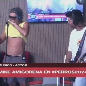 Mike Amigorena Instagram - Hoy fui a @perroscalle @urbanaplayfm a cantar Lemon pie y Tesoro y charlamos de todo lo que se viene con @andykusnetzoff @evelynbotto @nsalvarrey @sofimmartinez. Aca les dejo unos recortes pero pueden ver el video completo en mis historias! Además anunciamos fecha en CABA! En Mayo nos vemos con nuevo disco! ¿Dónde más nos vemos? Tiren data que tomo nota 📝 🤍