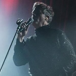 Mike Amigorena Instagram - El jueves presentamos “El Increíble Cool” mi nuevo disco. Fue una noche hermosa, a sala llena, amigos y sorpresas.

Siempre agradecido a la banda que me acompaña @fontanamartu @lluviaquieta y @dantesaulino y al equipo que hay detrás de cada producción.

En breve anunciamos la gira por Argentina, queremos llevar este disco a cada rincón del país! y nueva fecha en Capital.

El disco, que está disponible en todas las plataformas digitales, también está recibiendo mucho amor, gracias @spotifyargentina @altafonte_argentina @gonnagorecords y @dupla.agencia por eso.

Gracias @atelierpucheta por el vestuario tan impecable  y acompañarme siempre. 

Y sobre todo gracias a ustedes por el cariño! 

Las fotos son de @godymex 

Seguimossss 👠👠👠👠 ✨✨✨✨