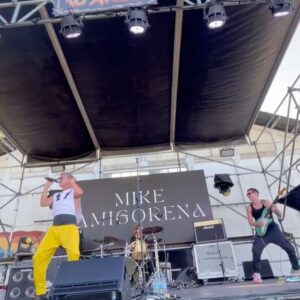 Mike Amigorena Instagram - Ayer tocamos en @rockenbaradero y fue una verdadera fiesta! GRACIAS A QUIENES ESTUVIERON ALLÍ!

Estamos muy contentos y manijas para el 30 de Mayo que se viene la presentación de Disco y festejo de mi cumpleaños en @cafeberlinbuenosaires, quedan re pocas entradas! En el link de mi bio pueden comprar sus tickets, los espero!! Noche única y soñada.

📹 @gui.velazquez  @candeallende.ph