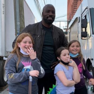 Mike Colter Instagram - The amount of @evil I can see through these goggles is crazy!  @yapfongyee learns to throw-marshmallow game gets invented-Demons eat popcorn- I found my #minime - #radioman blesses our production - @aasif pulls out his secret weapons- The Bouchard girls learn to Smoke cigarettes- @thekurtfuller thekurtfuller finally graces is with his presence- & @katjaherbers trains production assistants on how she wants to be treated when she leaves set everyday 😅 It's been a real drag filming with these awful people. Enjoy the dump! See you best week 👋🏿 @paramountplus #netflix @netflix #mikecolter