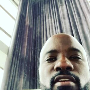 Mike Colter Instagram - Having fun behind camera is always an added bonus to the work. @evil was as fun off screen as it was on. SOOO much fun.  Here's another photo dump! Tune into tomorrow for episode 10❤️ @paramountplus @netflix #bts #actorslife  #mikecolter #evil #tvshow #nudity 🫣 🍑